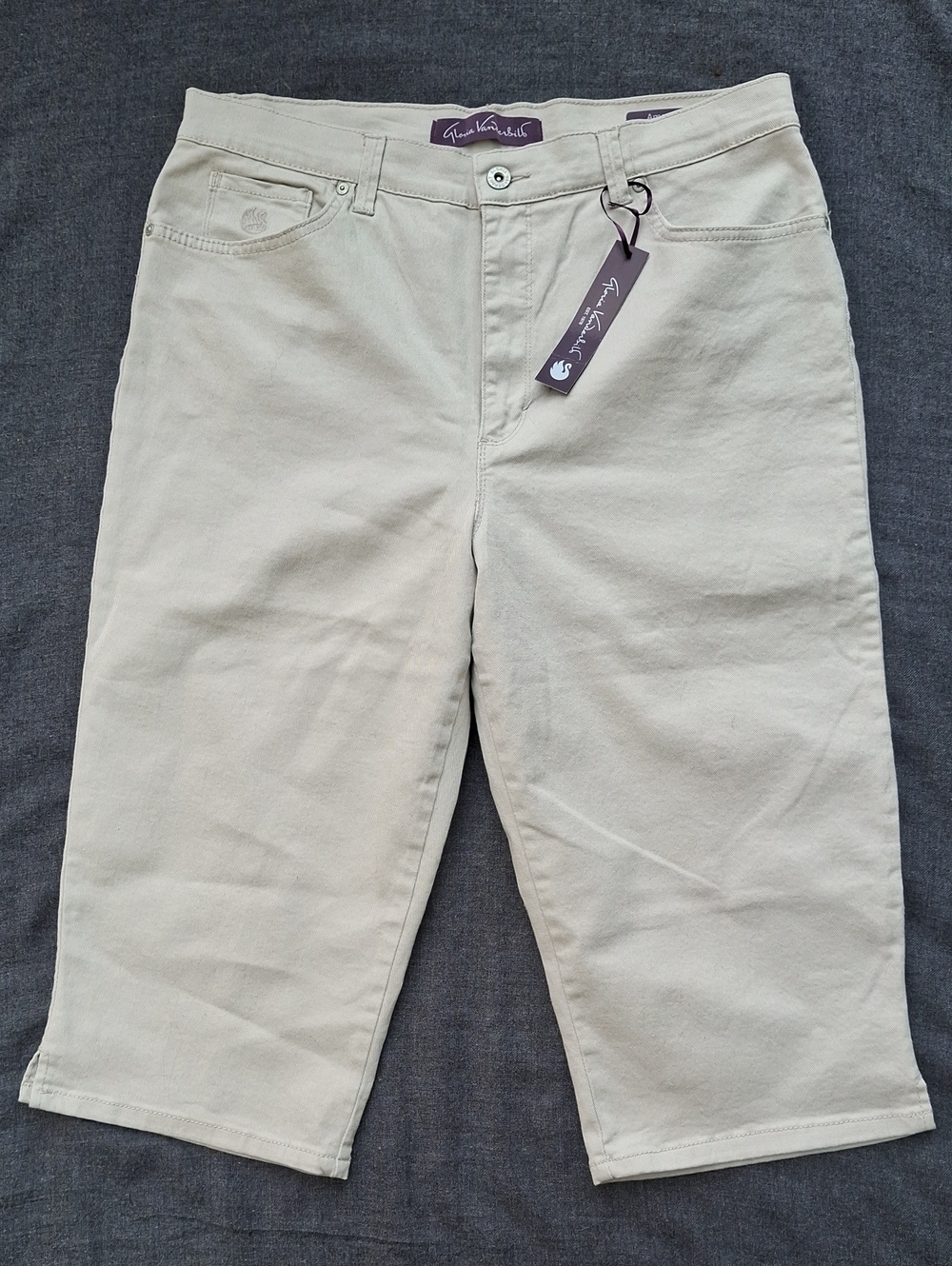 NWT Gloria Vanderbilt Amanda Skimmer Beige Denim Shorts Size 14
